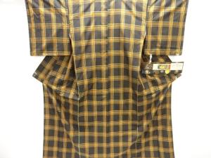 未使用品　仕立て上がり　藤絹織物製　格子織り出し本場泥大島紬着物